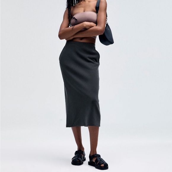 lululemon athletica Dresses & Skirts - Lululemon Softstreme High-Rise Midi Skirt, Black, size 14.